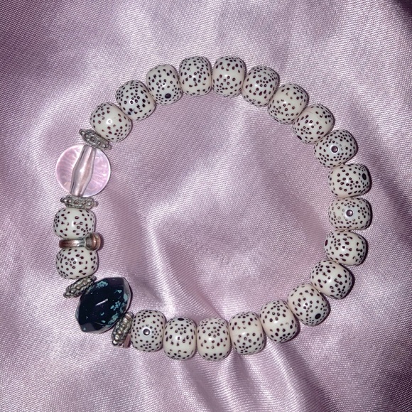 Aura pearly bracelet - Picture 2 of 3